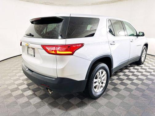 Silver Ice Metallic 2019 Chevrolet Traverse LS