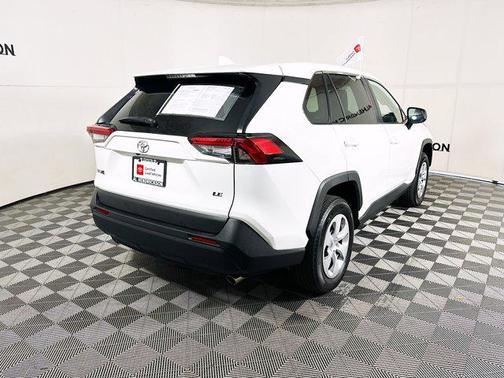 2025 Toyota RAV4 LE