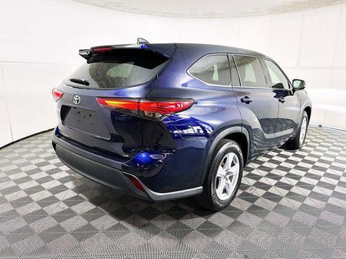 2022 Toyota Highlander LE