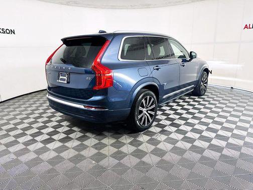 2025 Volvo XC90 B5 Core