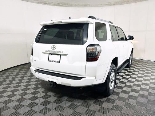 Ice 2023 Toyota 4Runner SR5
