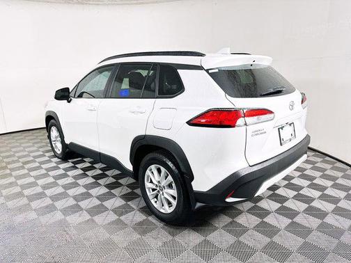 Pearl 2024 Toyota Corolla Cross LE