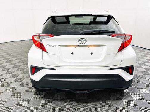 Blizzard Pearl 2019 Toyota C-HR LE