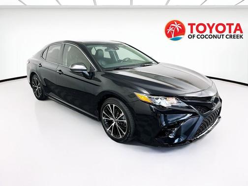 Midnight Black Metallic 2020 Toyota Camry SE
