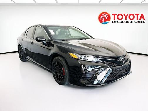 Midnight Black Metallic 2020 Toyota Camry SE