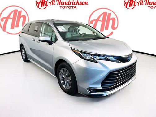 2023 Toyota Sienna XLE