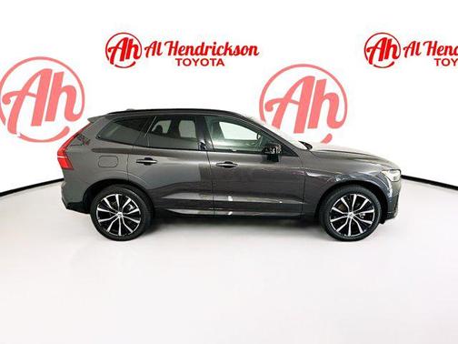 2024 Volvo XC60 B5 Plus Dark Theme