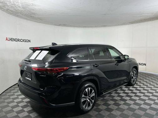 2022 Toyota Highlander Hybrid XLE