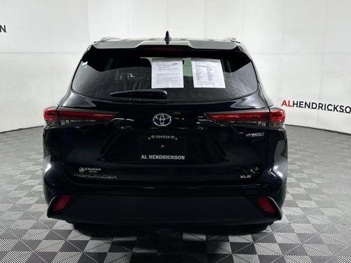 2022 Toyota Highlander Hybrid XLE