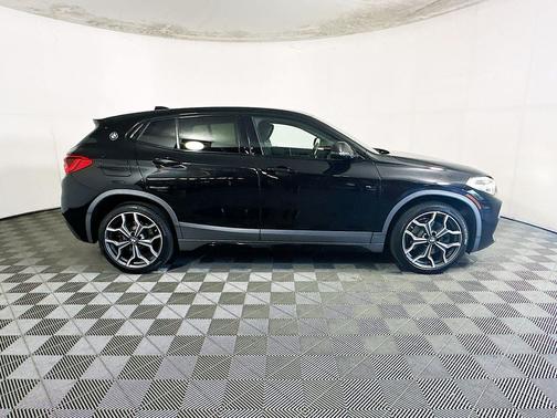 Black Sapphire Metallic 2018 BMW X2 xDrive28i