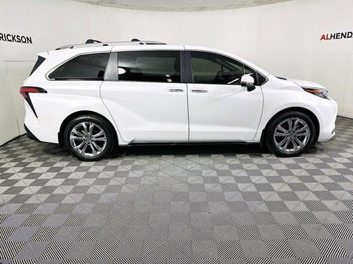 2024 Toyota Sienna Platinum