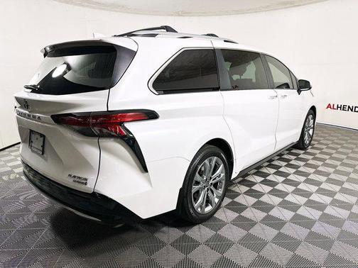 2024 Toyota Sienna Platinum
