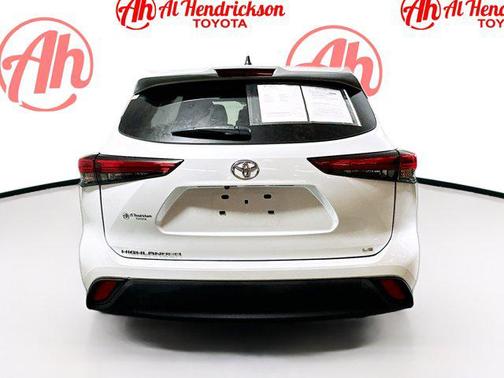 2022 Toyota Highlander LE