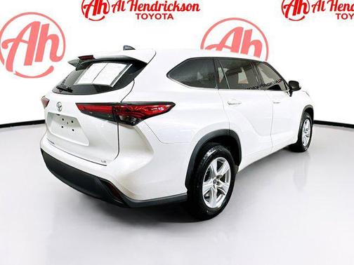 2022 Toyota Highlander LE