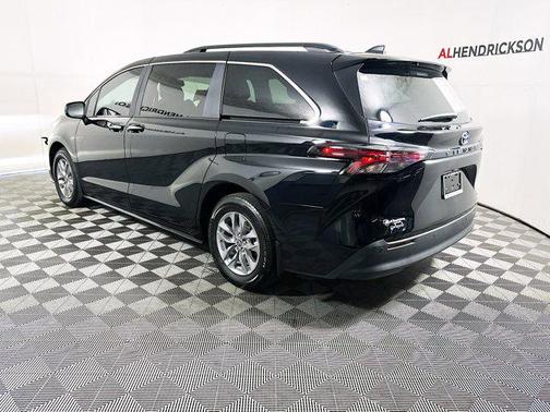 2025 Toyota Sienna XLE