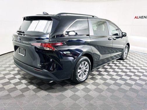 2025 Toyota Sienna XLE