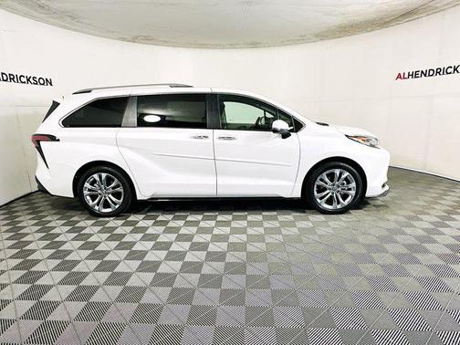 2024 Toyota Sienna Platinum