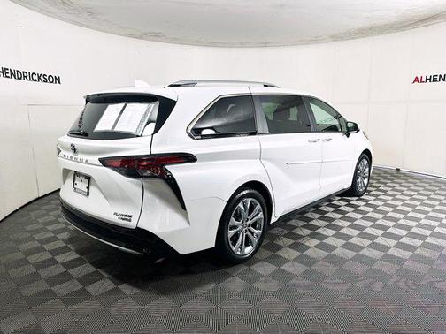 2024 Toyota Sienna Platinum