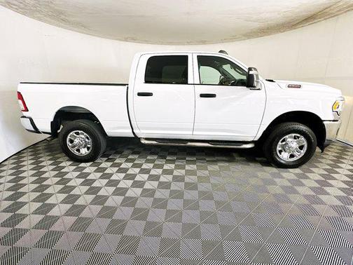 2024 RAM 2500 Tradesman Crew Cab 4x4 6'4' Box