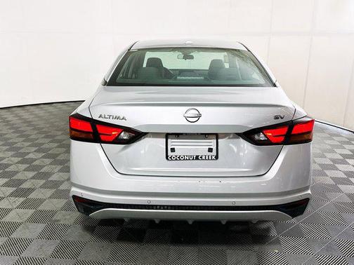 Brilliant Silver Metallic 2024 Nissan Altima 2.5 SV