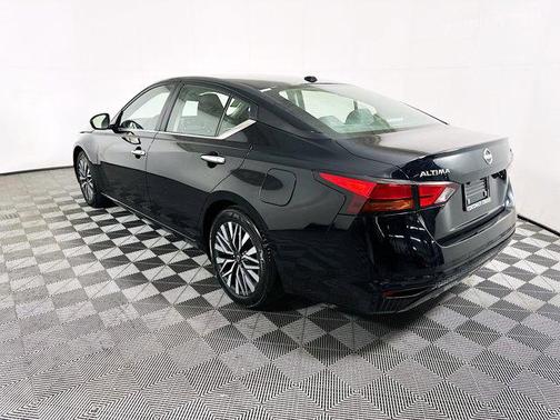 Super Black 2024 Nissan Altima 2.5 SV