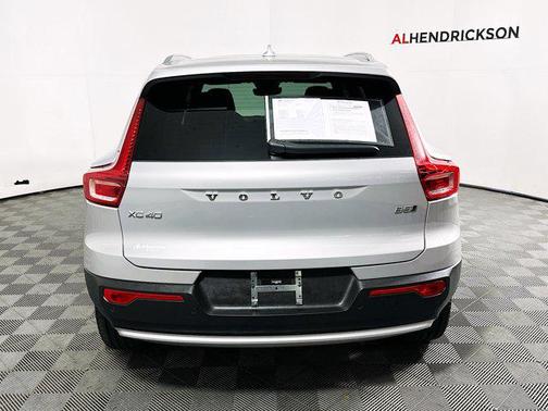 2025 Volvo XC40 B5 Core Bright Theme
