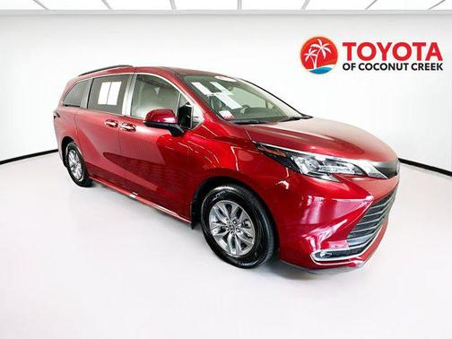 Pearl 2024 Toyota Sienna XLE