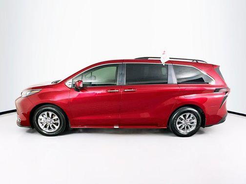 Pearl 2024 Toyota Sienna XLE