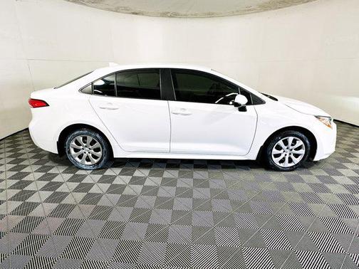 Ice 2025 Toyota Corolla LE