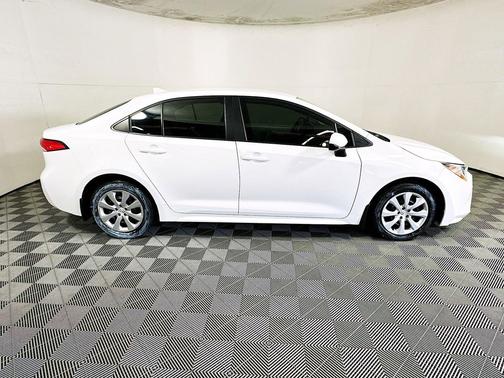 Ice 2025 Toyota Corolla LE