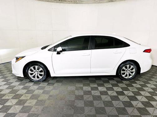 Ice 2025 Toyota Corolla LE