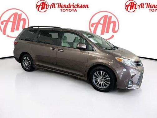 2020 Toyota Sienna XLE