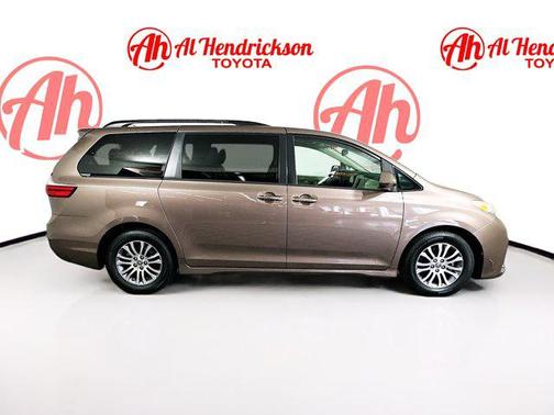 2020 Toyota Sienna XLE
