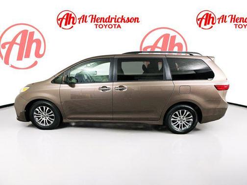 2020 Toyota Sienna XLE