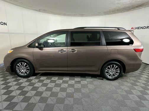 2020 Toyota Sienna XLE