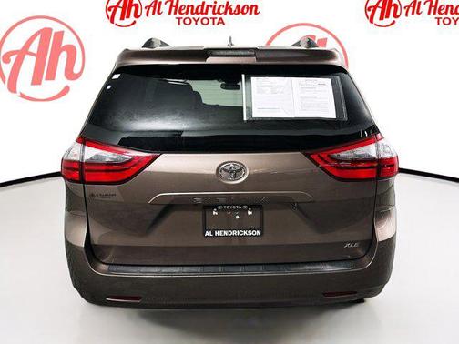2020 Toyota Sienna XLE