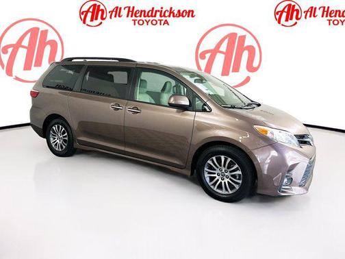 2020 Toyota Sienna XLE