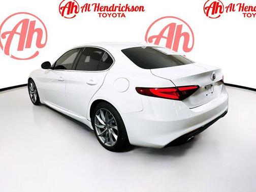 2021 Alfa Romeo Giulia Base