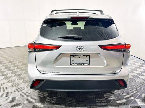 Celestial Silver Metallic 2023 Toyota Highlander XLE