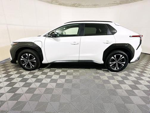 Pearl 2025 Toyota bZ4X XLE