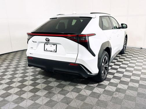 Pearl 2025 Toyota bZ4X XLE