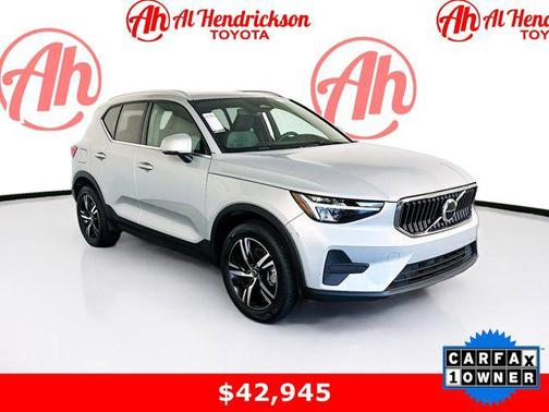 2025 Volvo XC40 B5 Core Bright Theme