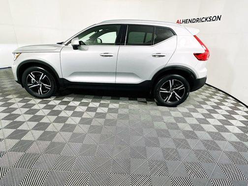 2025 Volvo XC40 B5 Core Bright Theme
