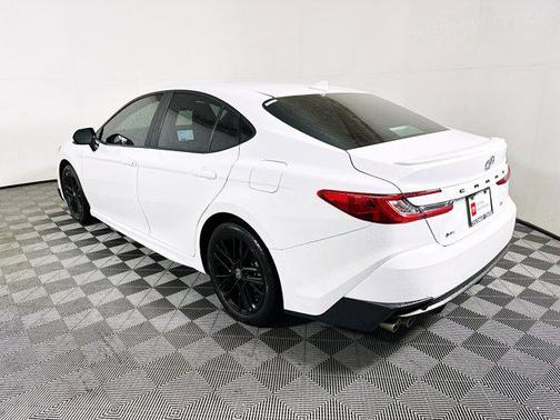 Ice 2025 Toyota Camry SE