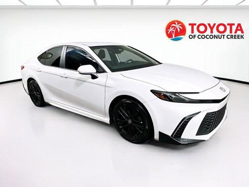 Ice 2025 Toyota Camry SE