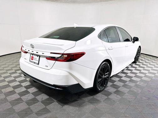 Ice 2025 Toyota Camry SE