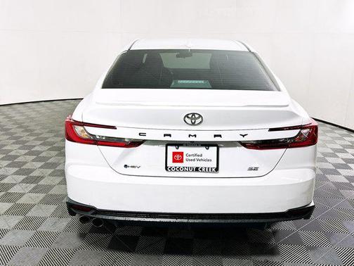 Ice 2025 Toyota Camry SE