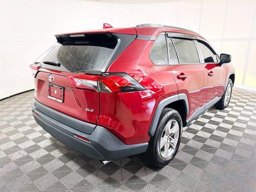 Pearl 2022 Toyota RAV4 XLE