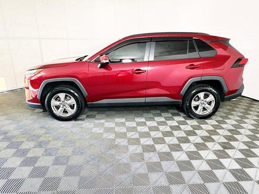 Pearl 2022 Toyota RAV4 XLE