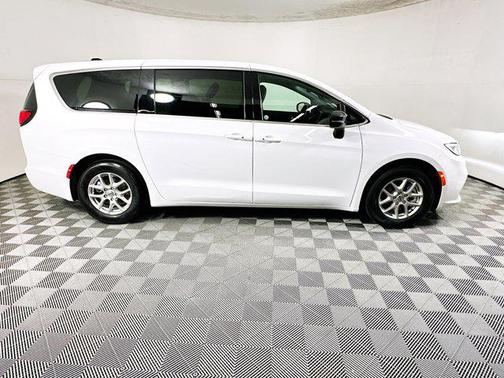 2025 Chrysler Pacifica L